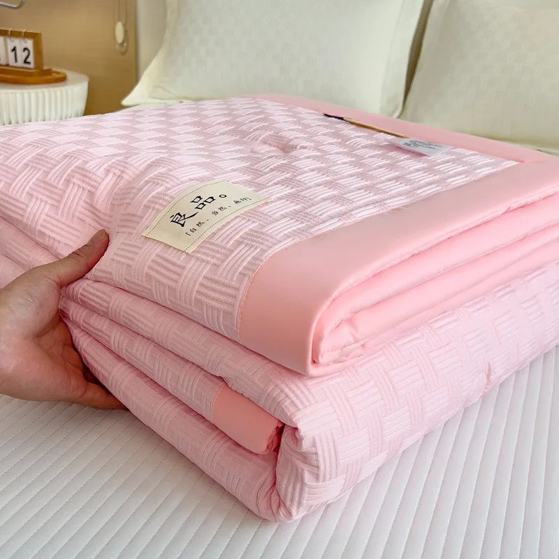 Lightweight Summer Waffle Quilt | Ideal for Home & Dorm