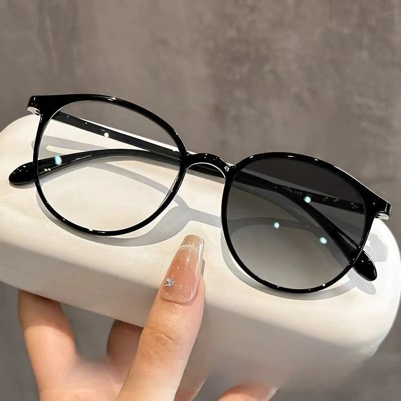 Stylish Photochromic Myopia Glasses for Women | Lightweight Comfort