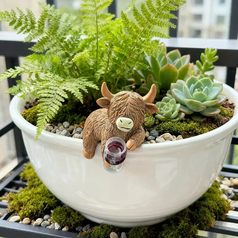 Cute Highland Cow Resin Statue Planter Edge Decor Figurine Holding Wine Glass Whimsical Succulent Pot Accessory for Home/Outdoor