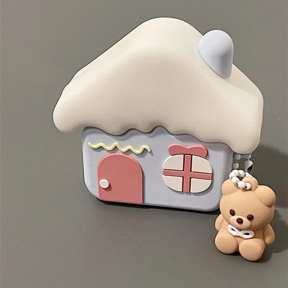 Estuche AirPods de oso de casa nevada adorable | Protección elegante