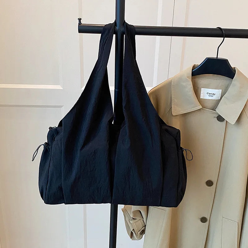 Bolso de mano de tela arrugada, moderno y cómodo para mujer