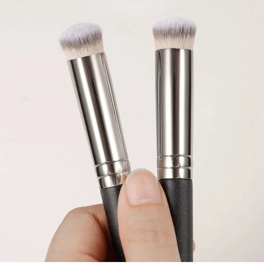 Brochas Premium de Corrector y Contorno | Esenciales para un Maquillaje Impecable
