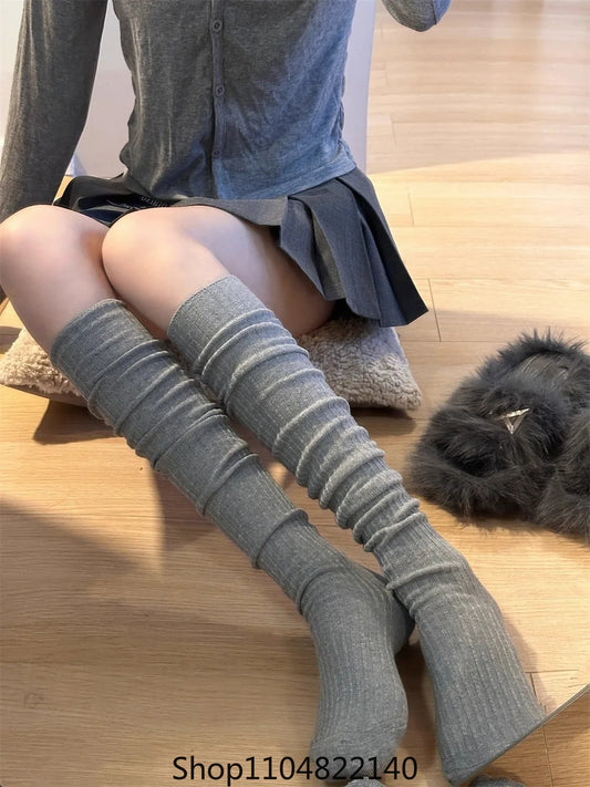Calcetines Altos Rayados para Mujer | Comodidad Moderna y Transpirable