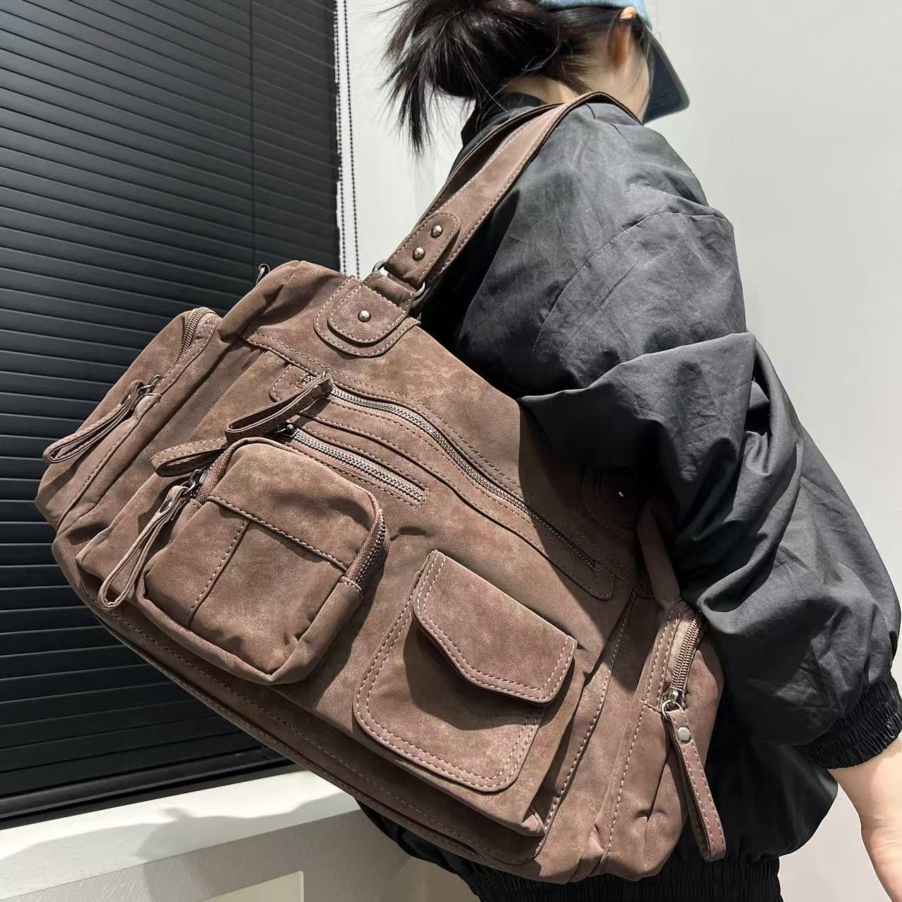Trendy Vintage Tote Handbag | Stylish and Spacious Everyday Bag
