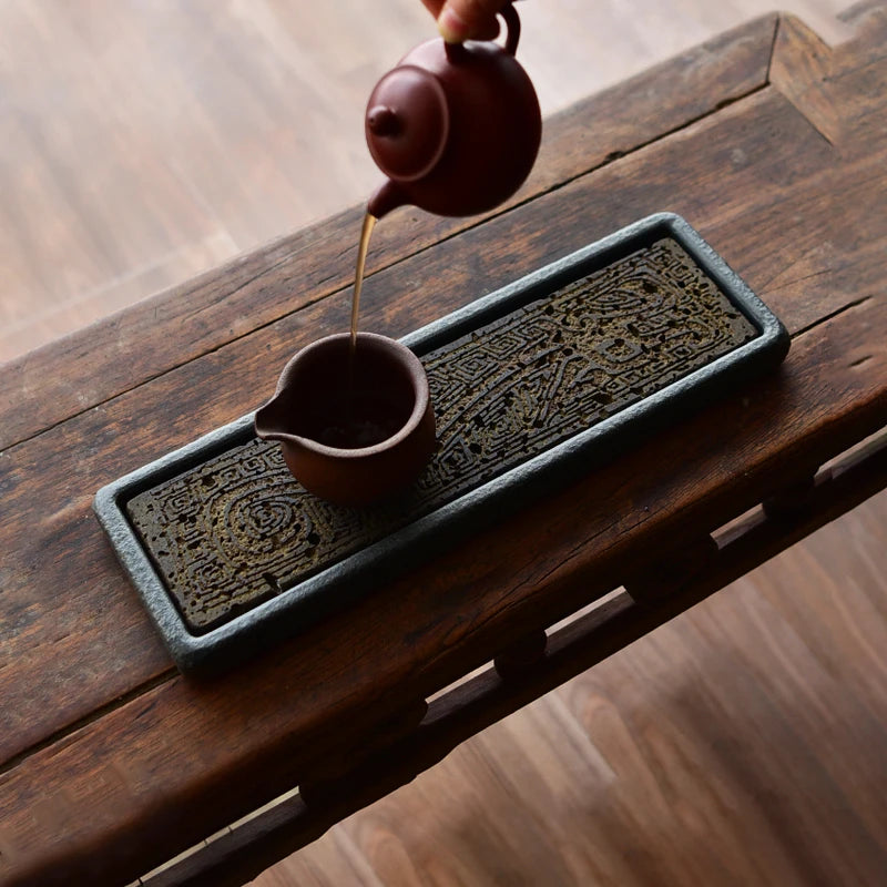 Bandeja de té con tótem de dragón tallado a mano | Elegante decoración volcánica negra