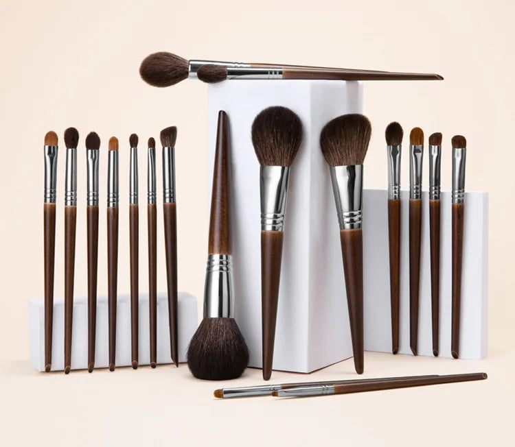 Natural Goat Hair Eyeshadow Brush | Flawless Makeup Application