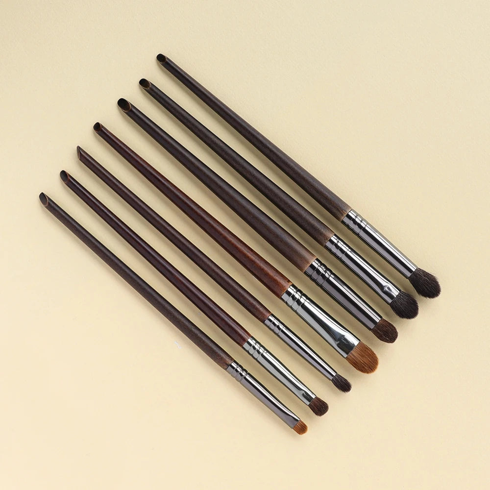 Natural Goat Hair Eyeshadow Brush | Flawless Makeup Application