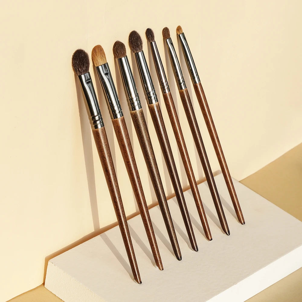 Natural Goat Hair Eyeshadow Brush | Flawless Makeup Application