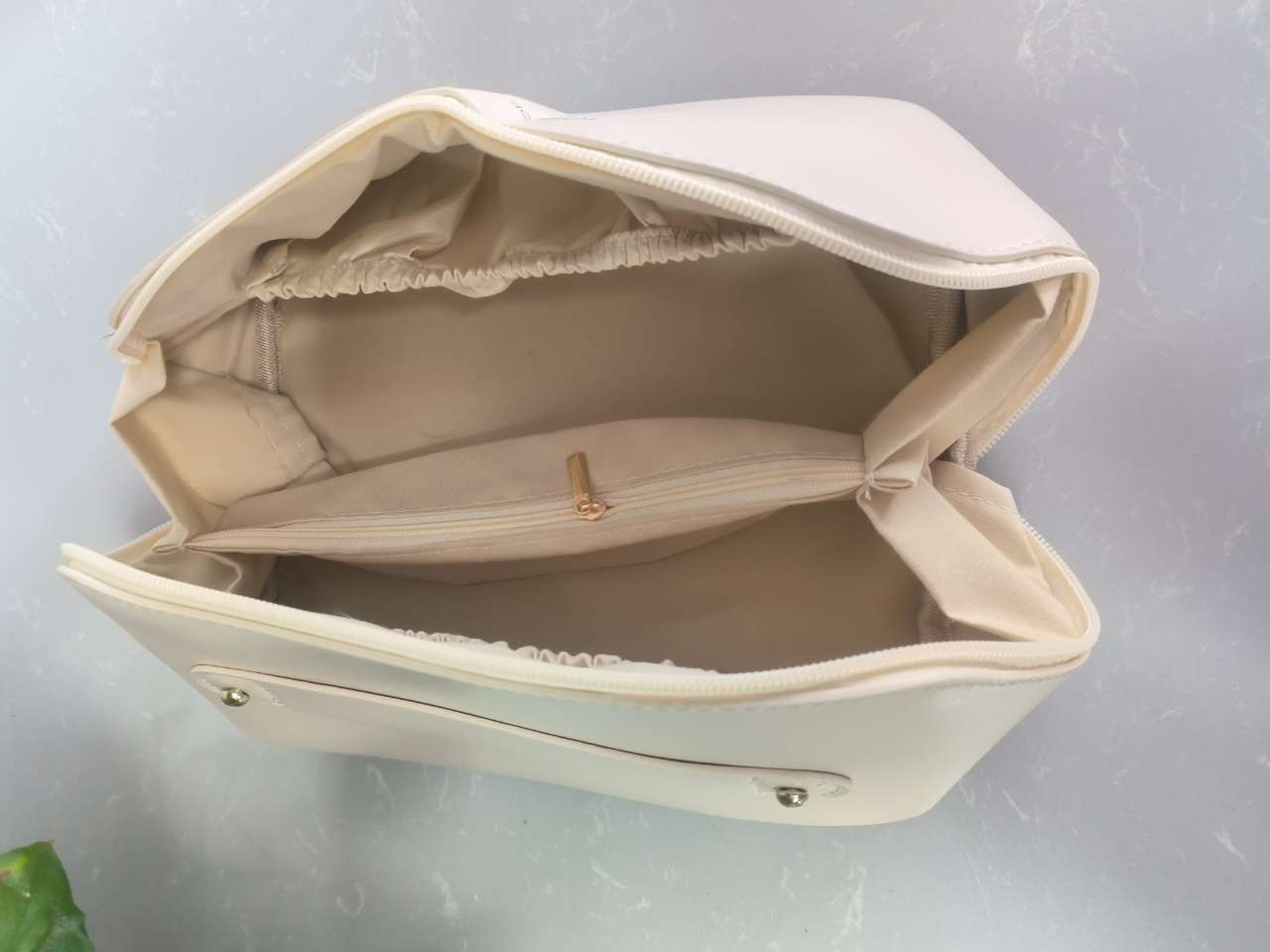 Portable Waterproof Hanging Toiletry Bag for Travel & Cosmetics
