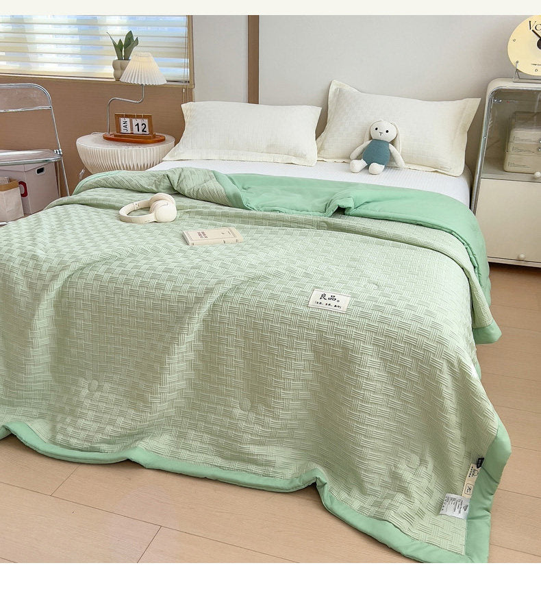 Lightweight Summer Waffle Quilt | Ideal for Home & Dorm
