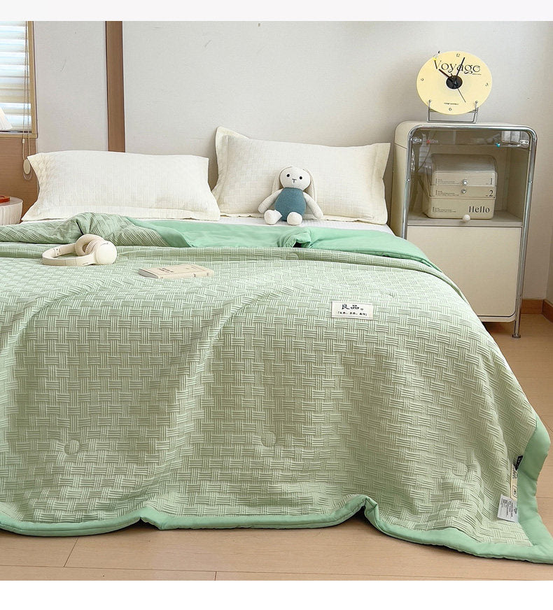 Lightweight Summer Waffle Quilt | Ideal for Home & Dorm