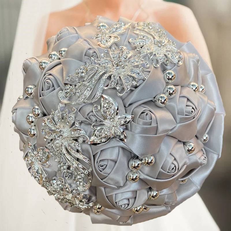 Impresionante ramo de boda azul marino para damas de honor | Elegante decoración floral