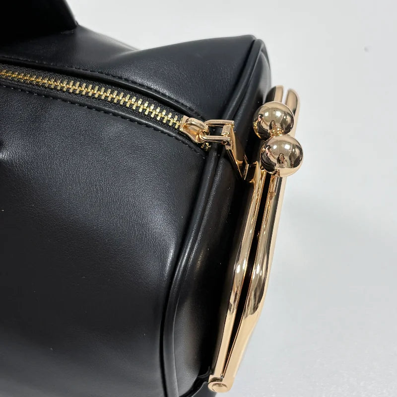 Luxury Retro Clip Handbag | Elegant Large Capacity Crossbody Bag