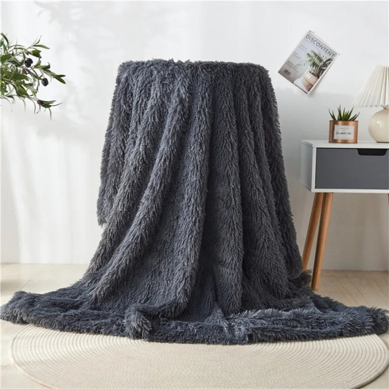 Soft Faux Fur Throw Blanket | Luxurious and Cozy Bedspread