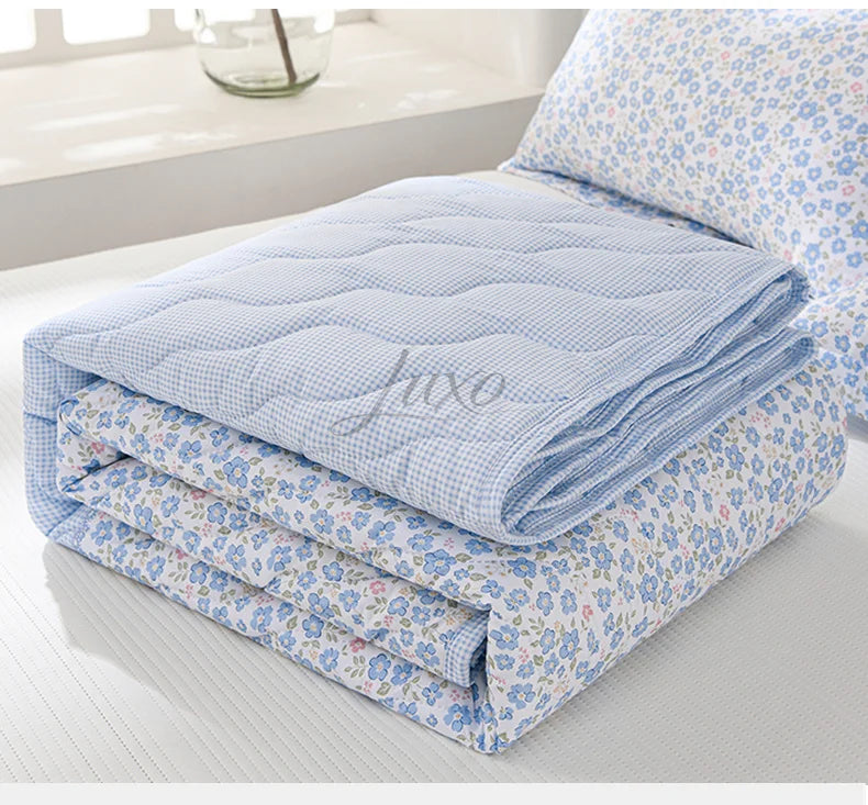 Lightweight Breathable Cooling Summer Quilt | Soft Duvet Comforter