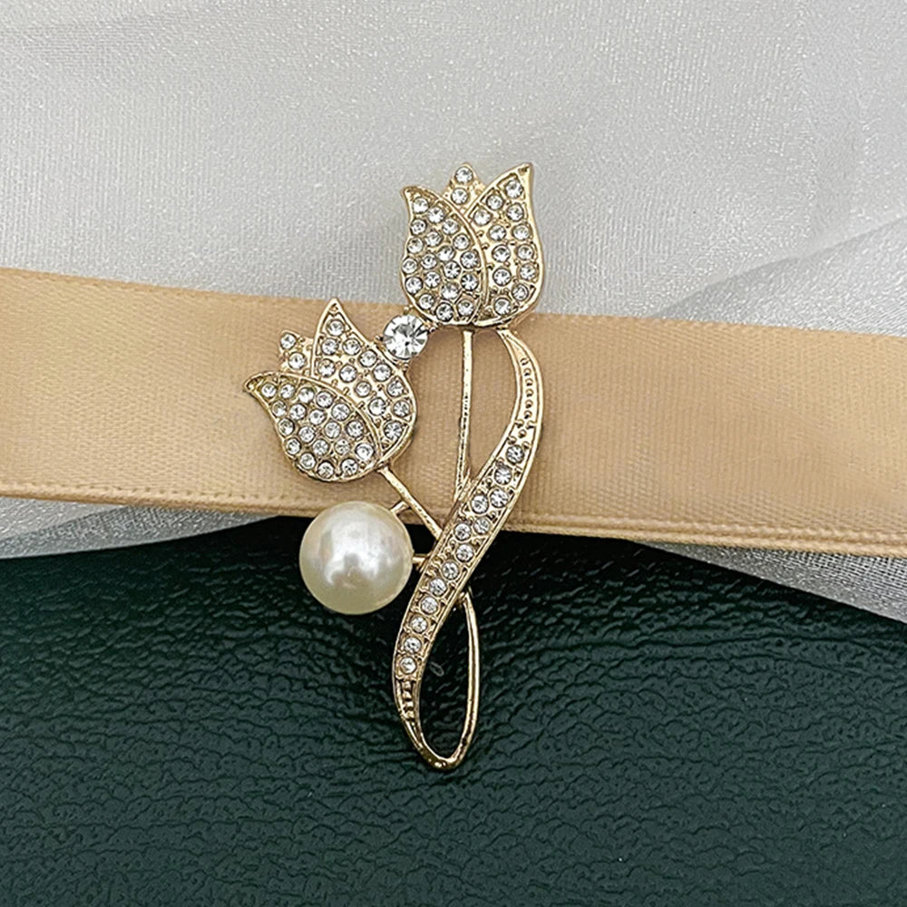 Elegant Gold Color Rhinestone Shovel Brooch for Stylish Accessory