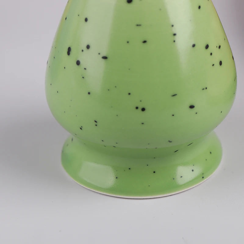 Soporte de cerámica hecho a mano para batidor de matcha | Elegante accesorio para el té