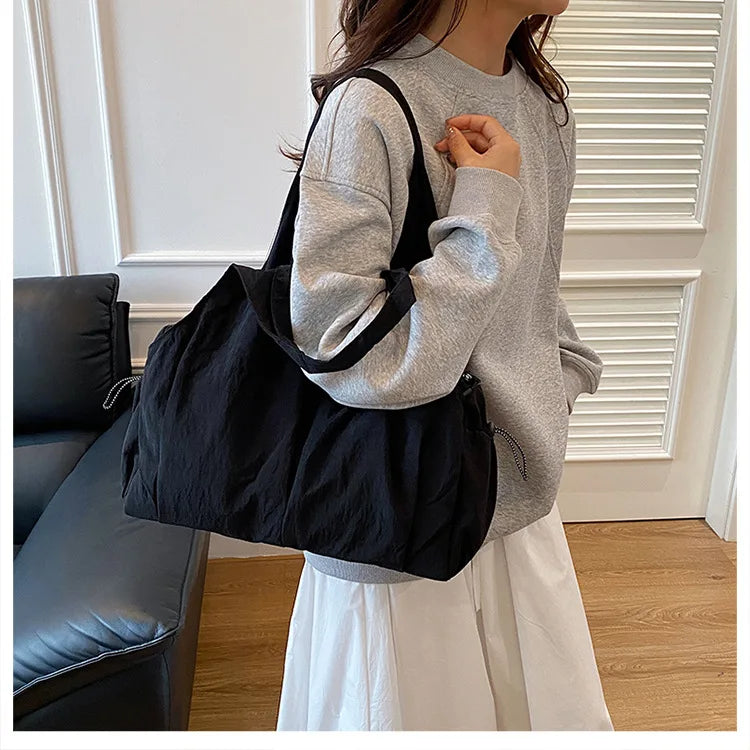 Bolso de mano de tela arrugada, moderno y cómodo para mujer