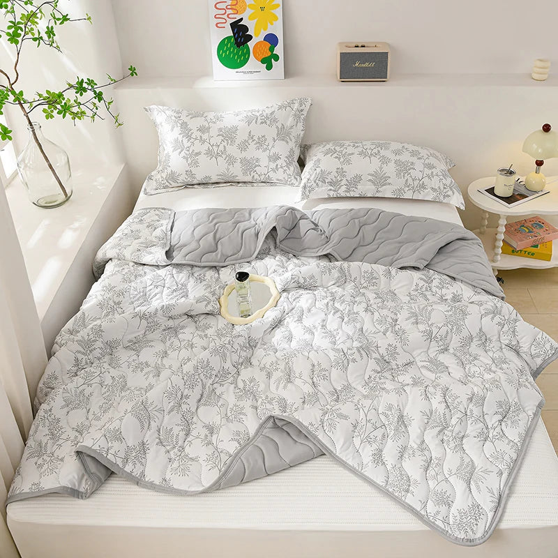 Lightweight Breathable Cooling Summer Quilt | Soft Duvet Comforter