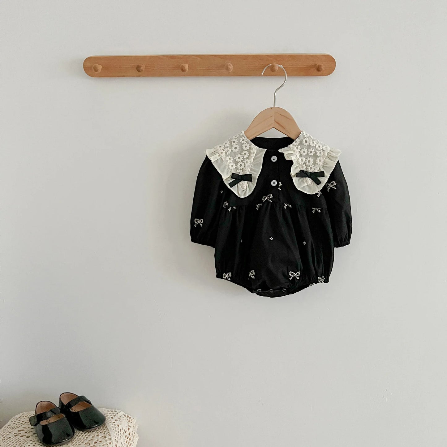 Cute Baby Girls Bow Lace Embroidery Bodysuit & Dress Set