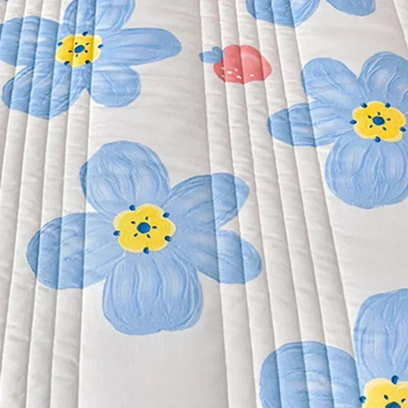 Quilted Spring Summer Quilt | Soft Comfortable Queen Size Blanket