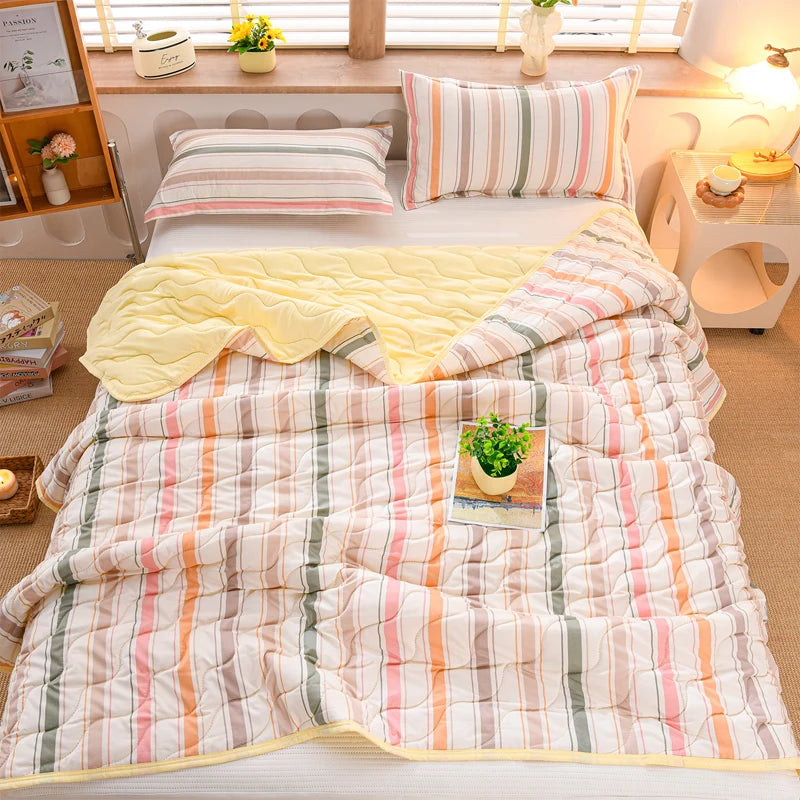 Lightweight Breathable Cooling Summer Quilt | Soft Duvet Comforter