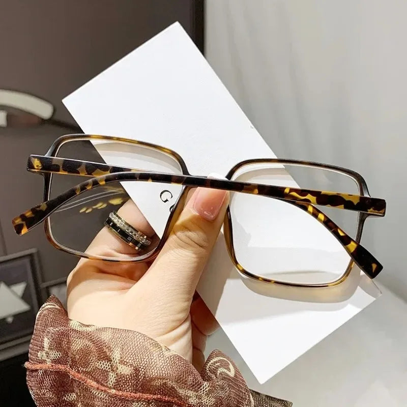 Retro Anti-Blue Light Myopia Glasses | Stylish Large Frame 2026