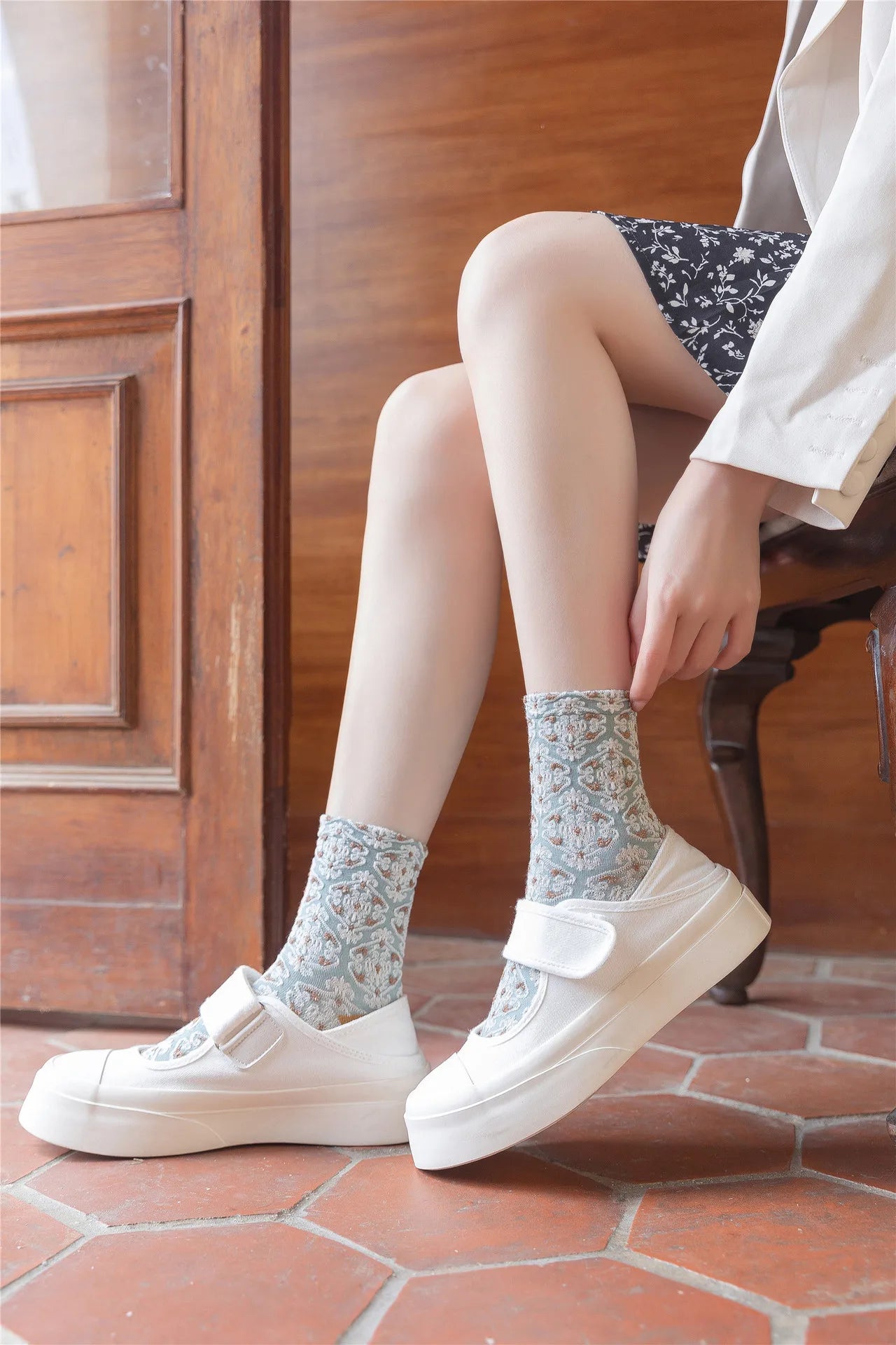 Elegant Flower Embroidery Women Socks | Kawaii Retro Style