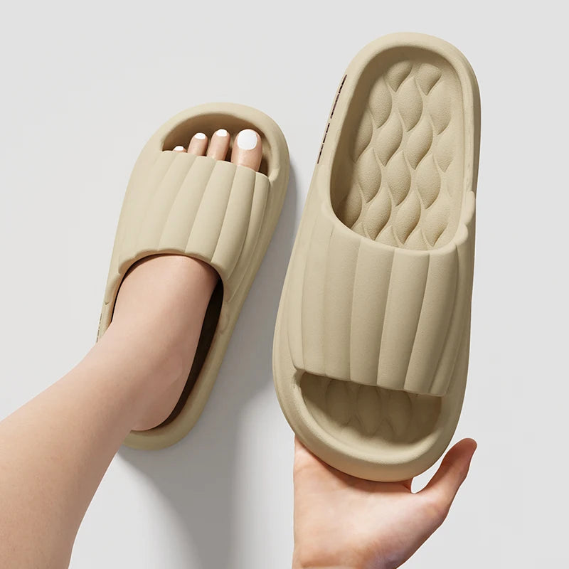 Stylish Women's Thick Sole Slippers | Cloud-Like Comfort