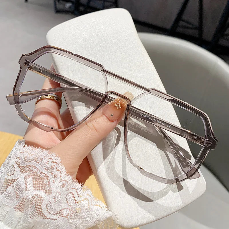 Stylish Women’s Oversized Myopia Glasses | Photochromic Eyeglasses 2026