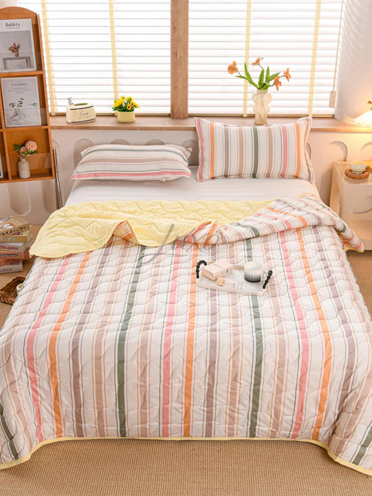 Lightweight Breathable Cooling Summer Quilt | Soft Duvet Comforter