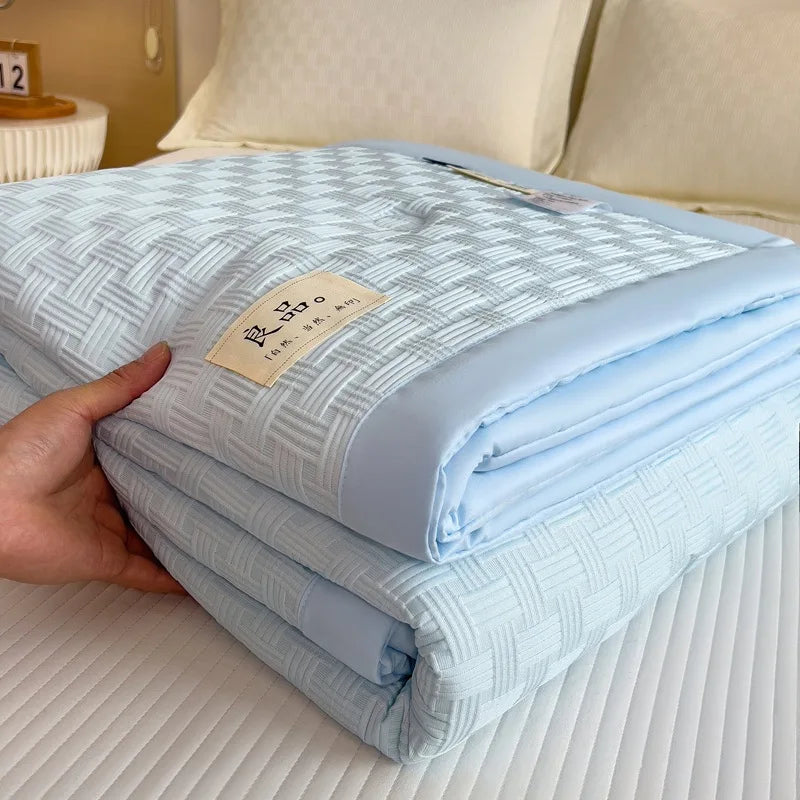 Lightweight Summer Waffle Quilt | Ideal for Home & Dorm