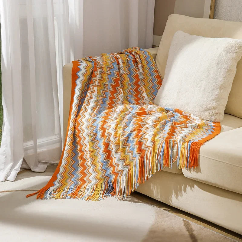 Elegante manta boho ligera de color rojo óxido