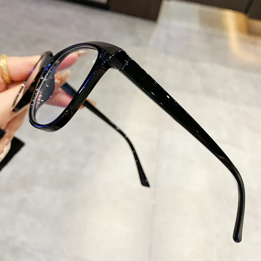 Fashionable Women's Cat-Eye Glasses | Retro Style for Everyday Use