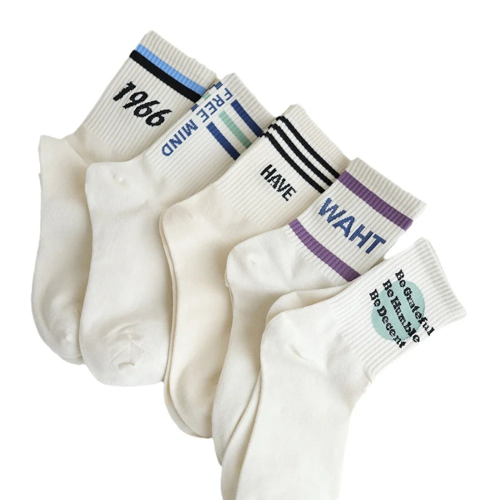 Couple-style socks for cross-border export. Women's style winter and autumn mid-length socks in white. Men's socks.