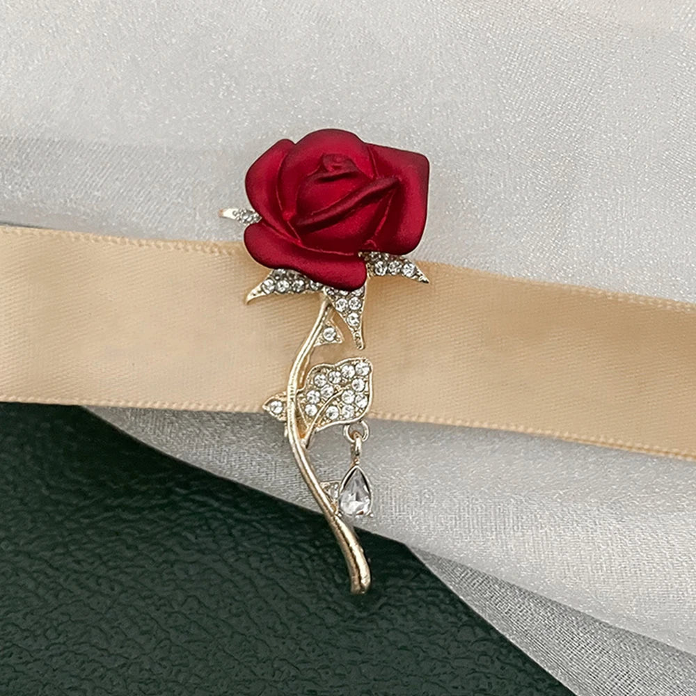 Elegant Gold Color Rhinestone Shovel Brooch for Stylish Accessory