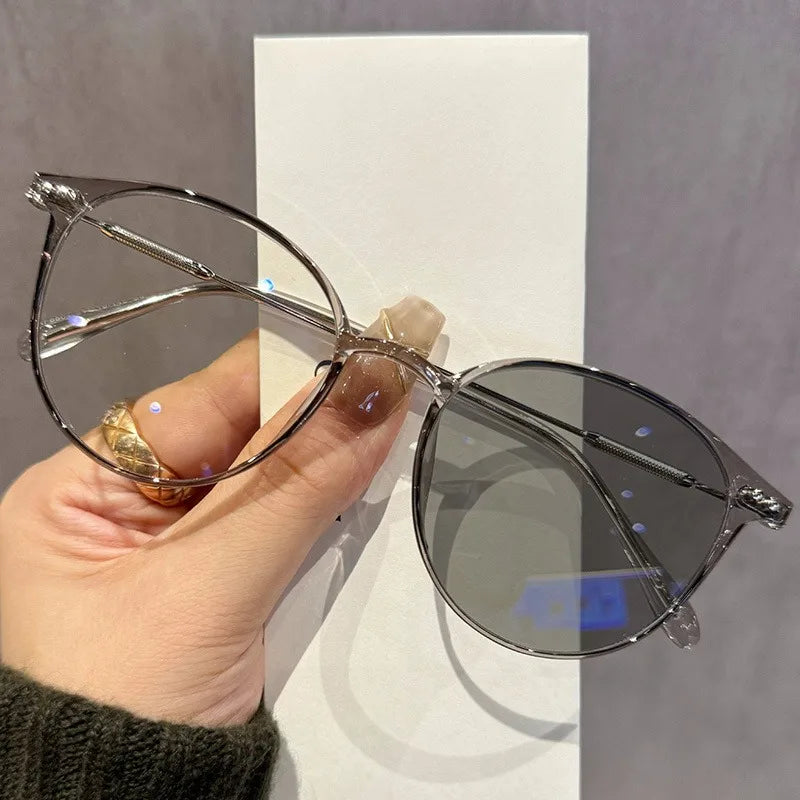 Unisex Photochromic Outdoor Fashion Glasses | Stylish & Versatile