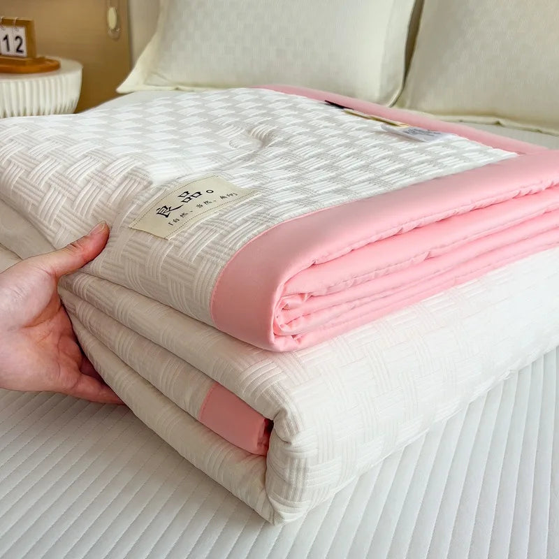 Lightweight Summer Waffle Quilt | Ideal for Home & Dorm