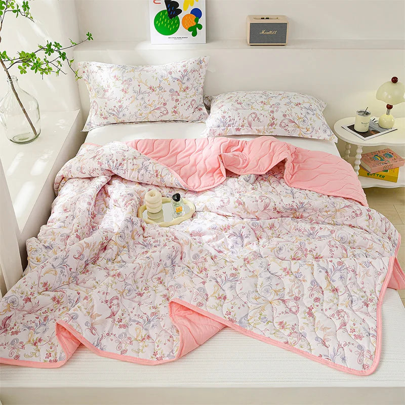 Lightweight Breathable Cooling Summer Quilt | Soft Duvet Comforter