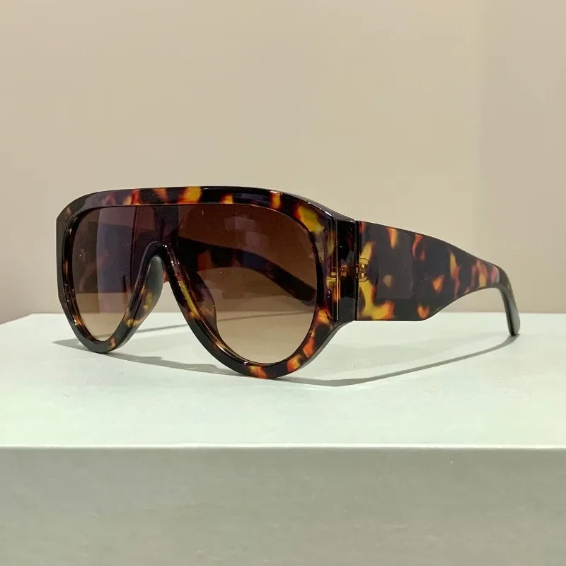 Oversized Gradient Sunglasses for Unisex | Fashionable Retro Style