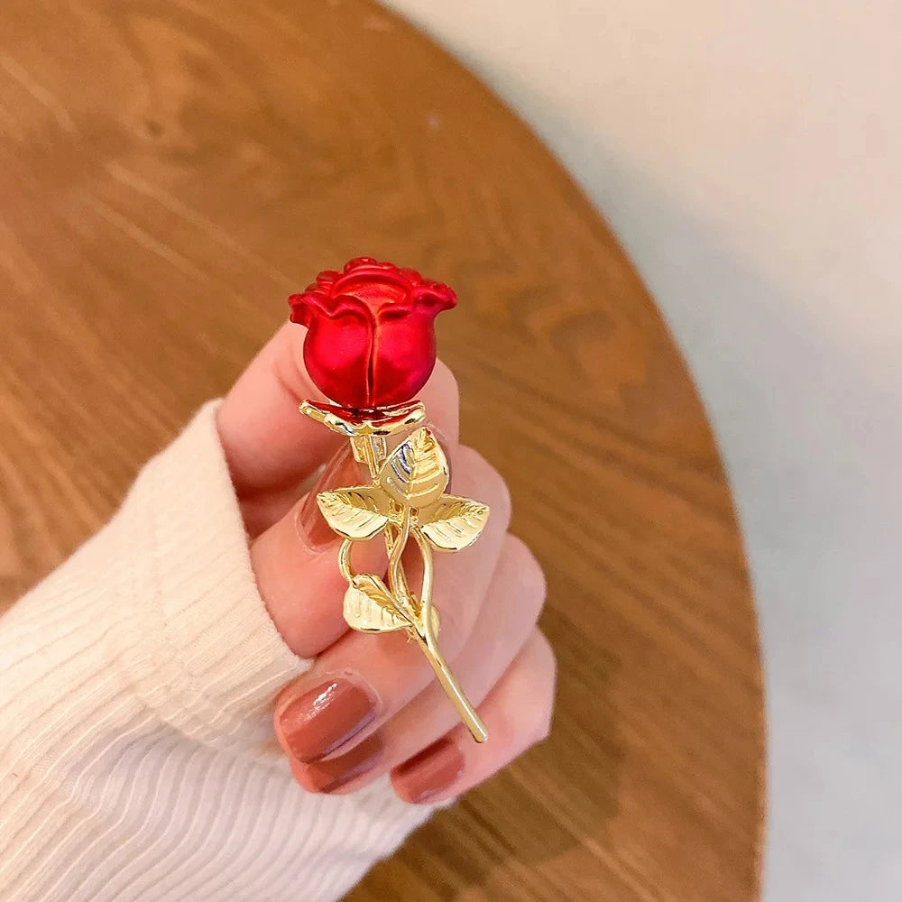 Elegant Gold Color Rhinestone Shovel Brooch for Stylish Accessory