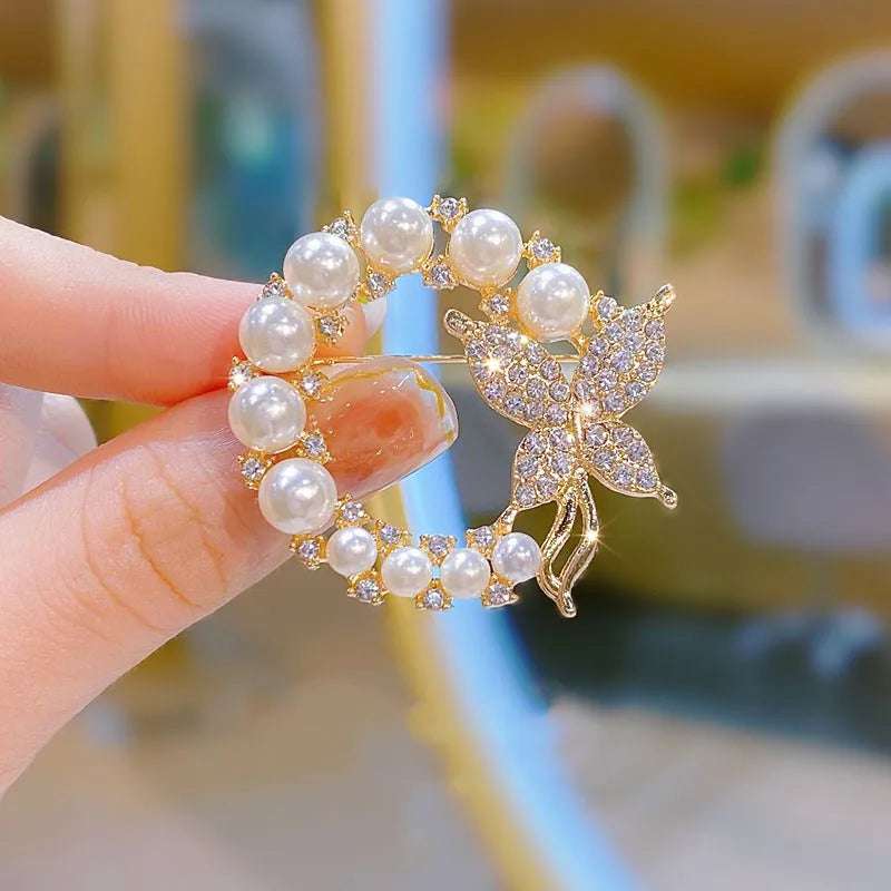 Elegant Gold Color Rhinestone Shovel Brooch for Stylish Accessory