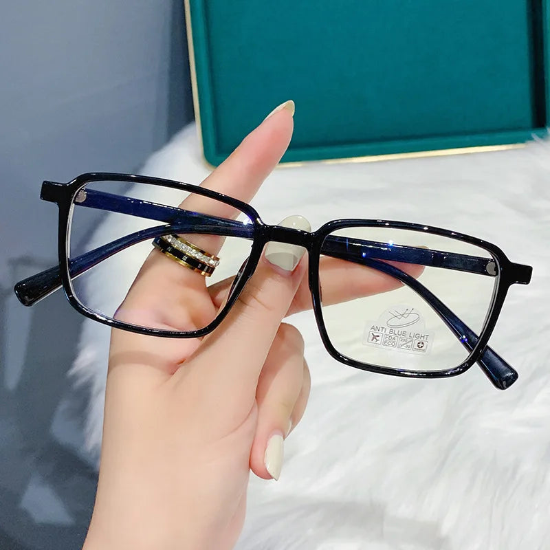 Stylish Myopia Glasses for Women | High-Definition Anti Blue Light