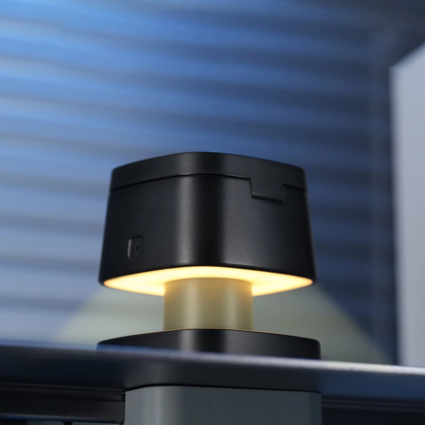Magnetic 3-in-1 Wireless Charging Station | Fast Charging & Lamp