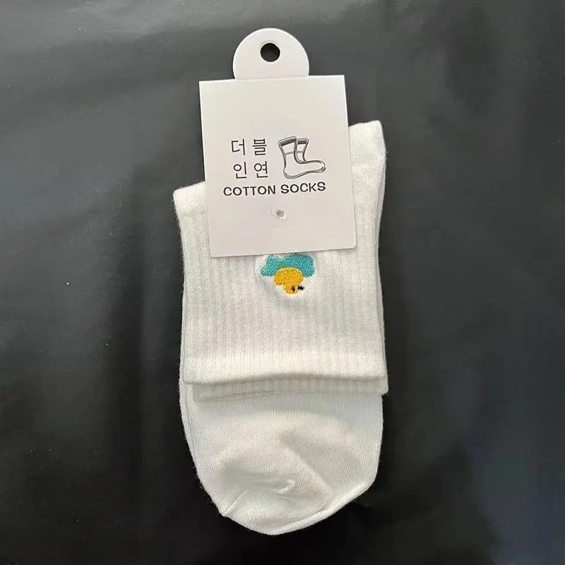 Couple-style socks for cross-border export. Women's style winter and autumn mid-length socks in white. Men's socks.