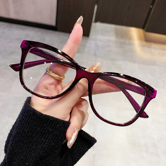 Fashionable Women's Cat-Eye Glasses | Retro Style for Everyday Use