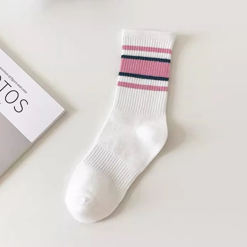 Couple-style socks for cross-border export. Women's style winter and autumn mid-length socks in white. Men's socks.