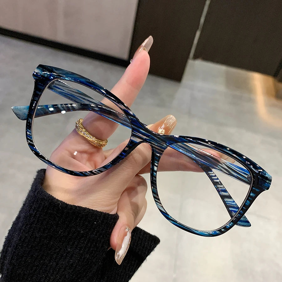 Fashionable Women's Cat-Eye Glasses | Retro Style for Everyday Use