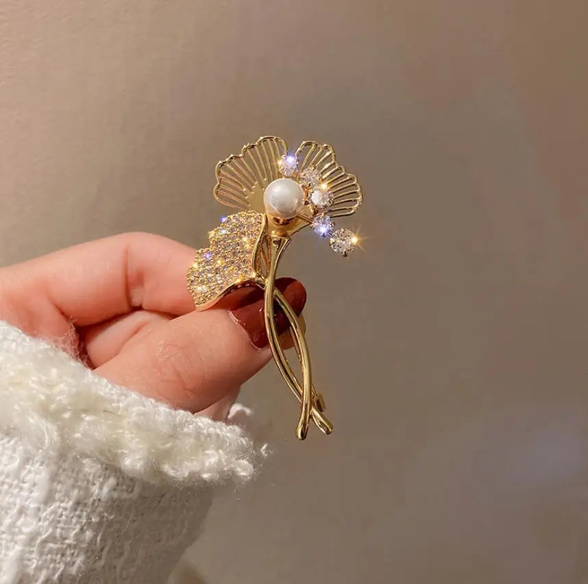 Elegant Gold Color Rhinestone Shovel Brooch for Stylish Accessory