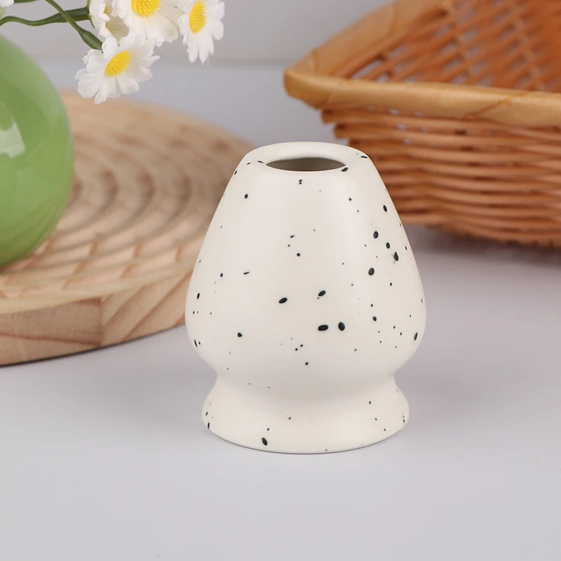 Soporte de cerámica hecho a mano para batidor de matcha | Elegante accesorio para el té